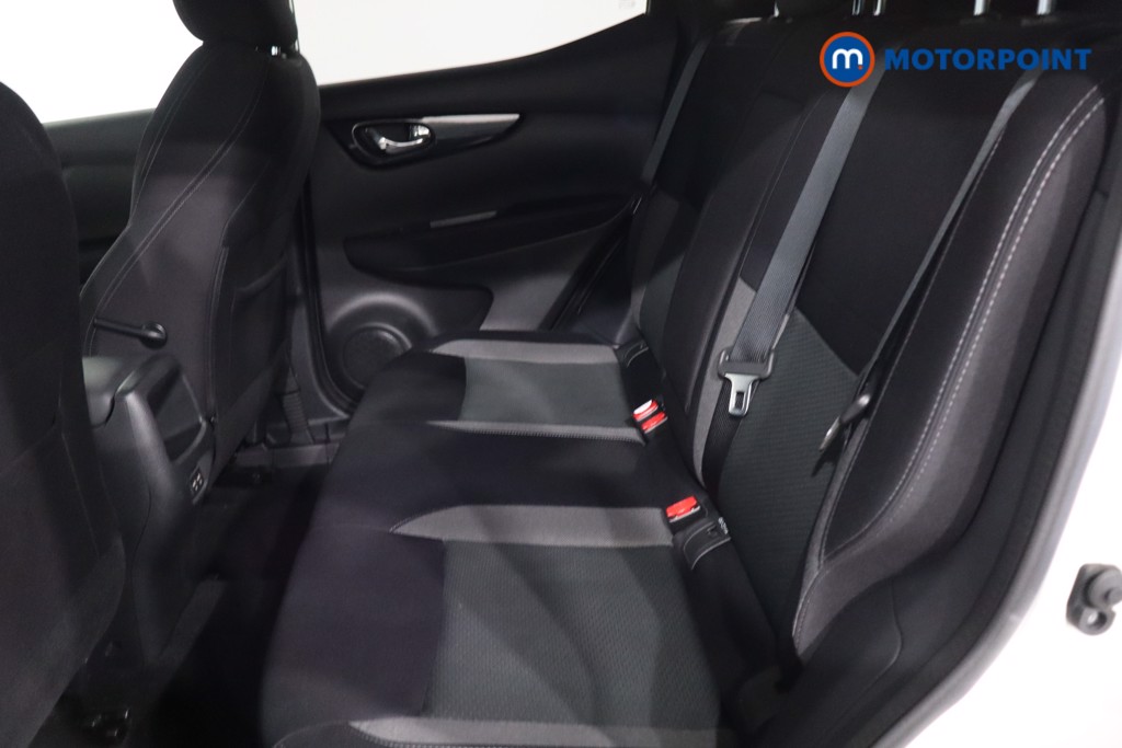 Nissan Qashqai N-Connecta Manual Petrol SUV - Stock Number (1624399) - 5th supplementary image