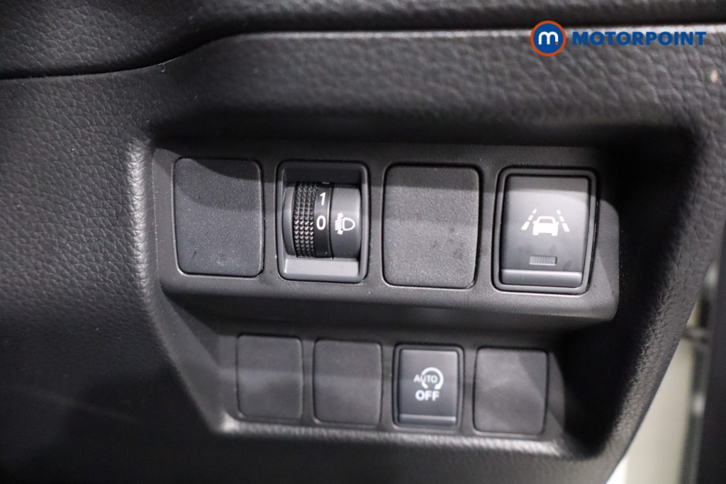 Nissan Qashqai N-Connecta Manual Petrol SUV - Stock Number (1624399) - 17th supplementary image