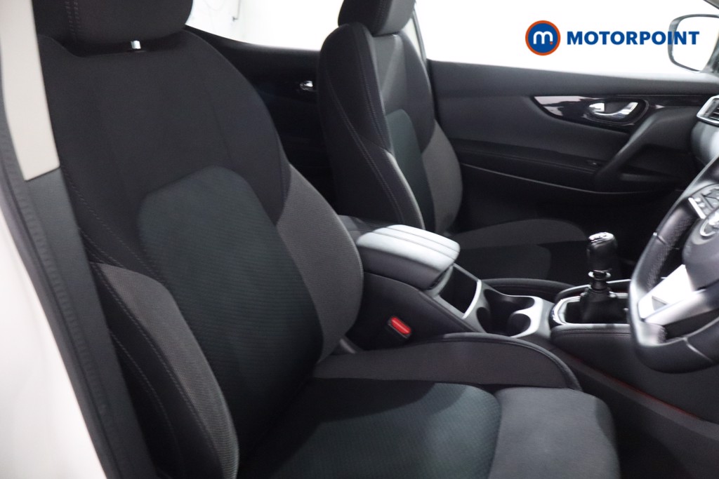 Nissan Qashqai N-Connecta Manual Petrol SUV - Stock Number (1624399) - 23rd supplementary image