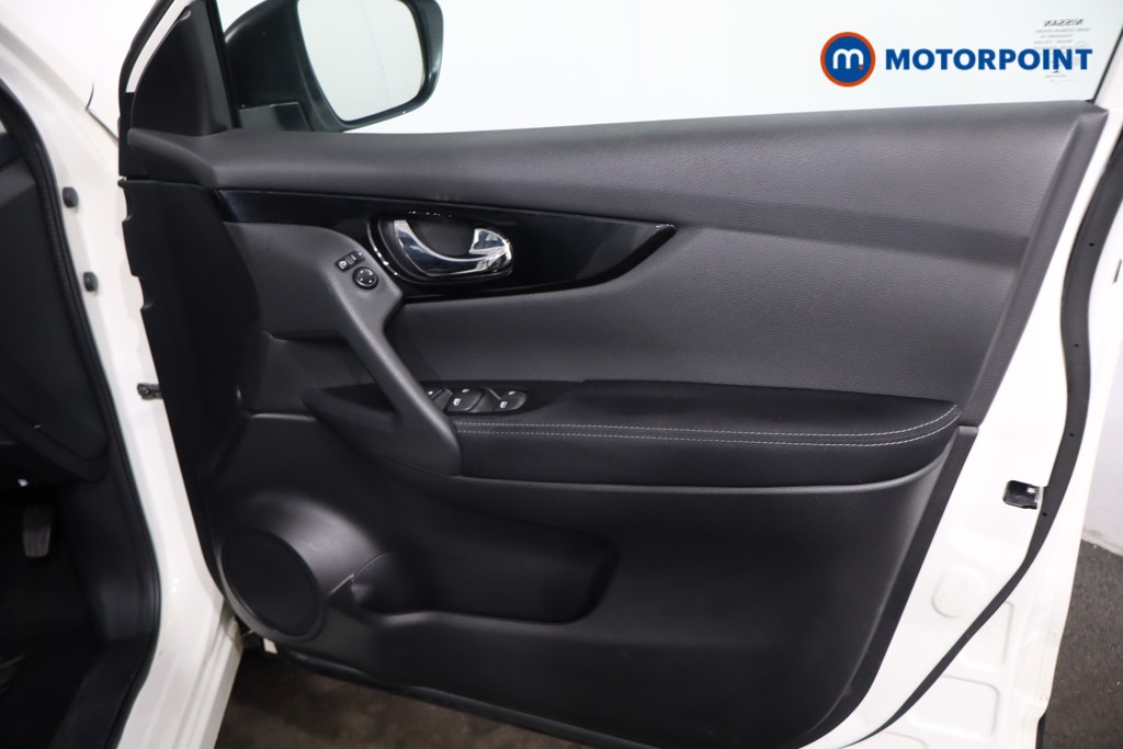 Nissan Qashqai N-Connecta Manual Petrol SUV - Stock Number (1624399) - 24th supplementary image