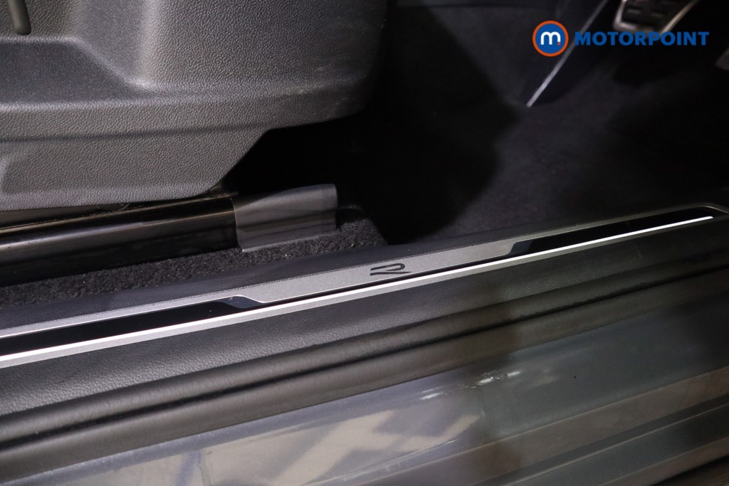 Volkswagen Tiguan R-Line Automatic Petrol SUV - Stock Number (1626407) - 17th supplementary image