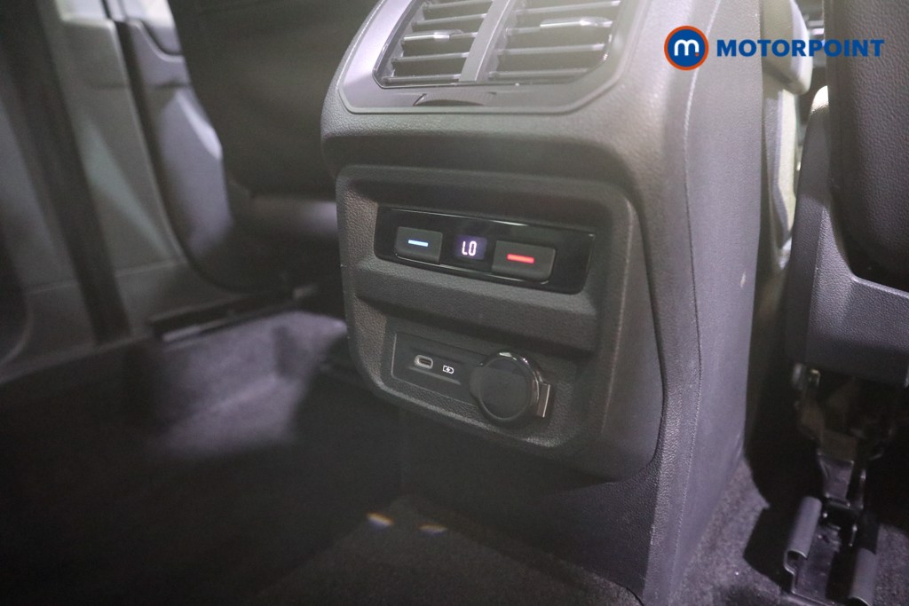 Volkswagen Tiguan R-Line Automatic Petrol SUV - Stock Number (1626407) - 23rd supplementary image