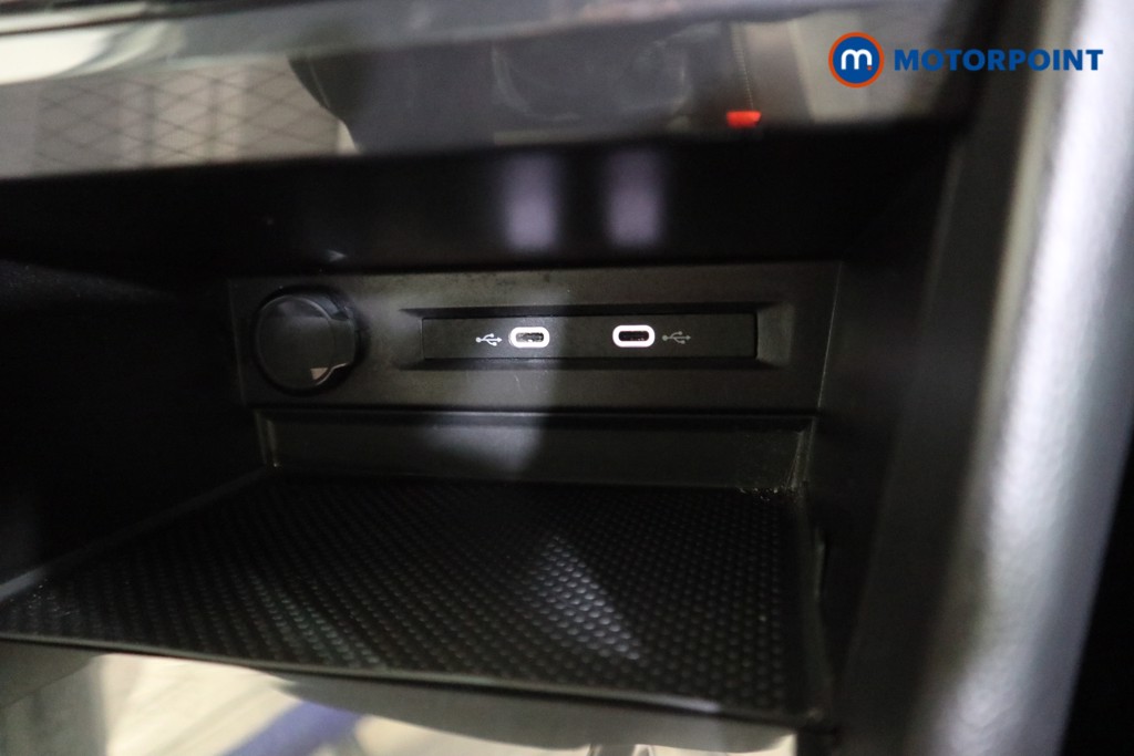 Volkswagen Tiguan R-Line Automatic Petrol SUV - Stock Number (1626435) - 9th supplementary image