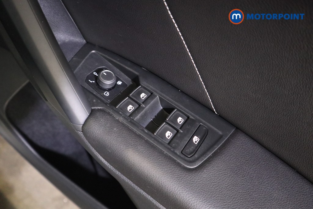 Volkswagen Tiguan R-Line Automatic Petrol SUV - Stock Number (1626435) - 17th supplementary image