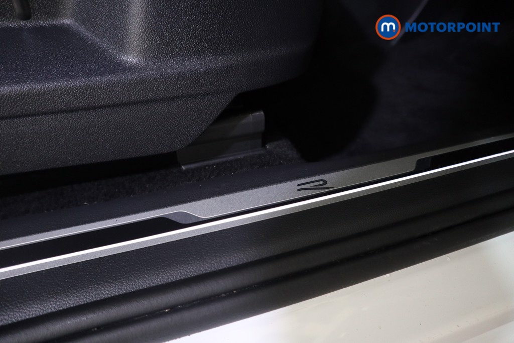 Volkswagen Tiguan R-Line Automatic Petrol SUV - Stock Number (1626435) - 18th supplementary image