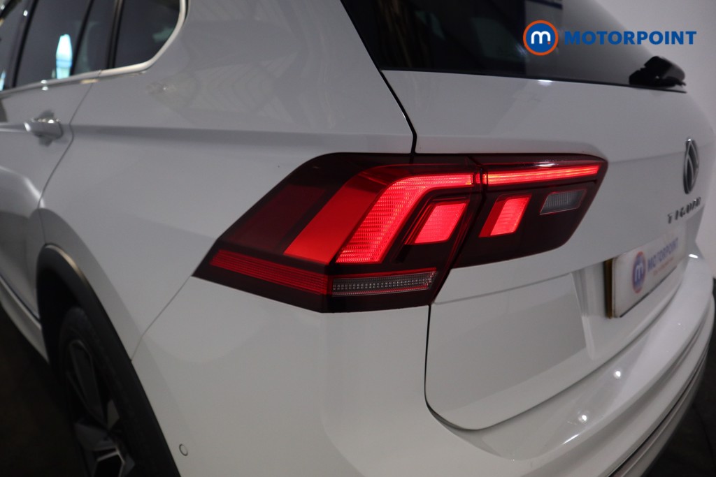 Volkswagen Tiguan R-Line Automatic Petrol SUV - Stock Number (1626435) - 32nd supplementary image