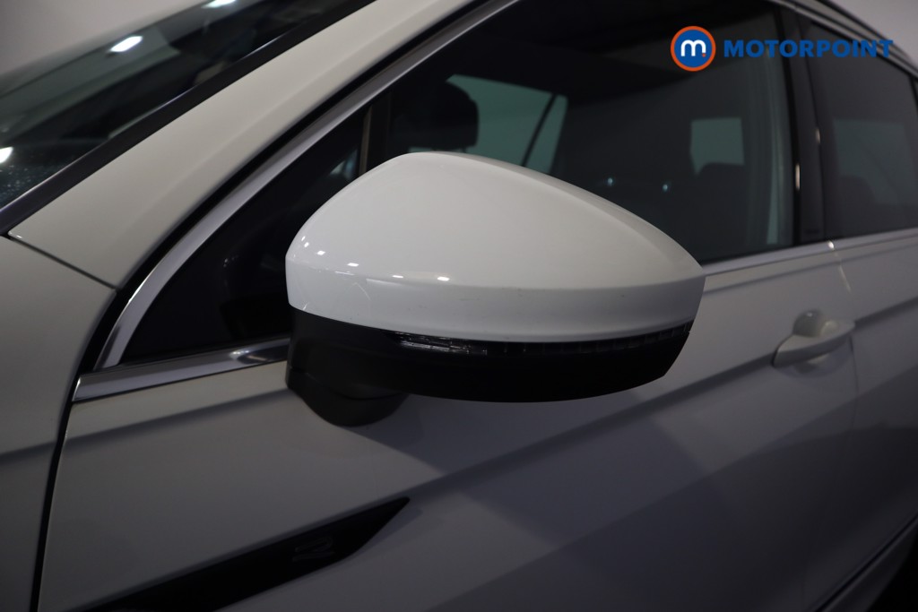 Volkswagen Tiguan R-Line Automatic Petrol SUV - Stock Number (1626435) - 37th supplementary image