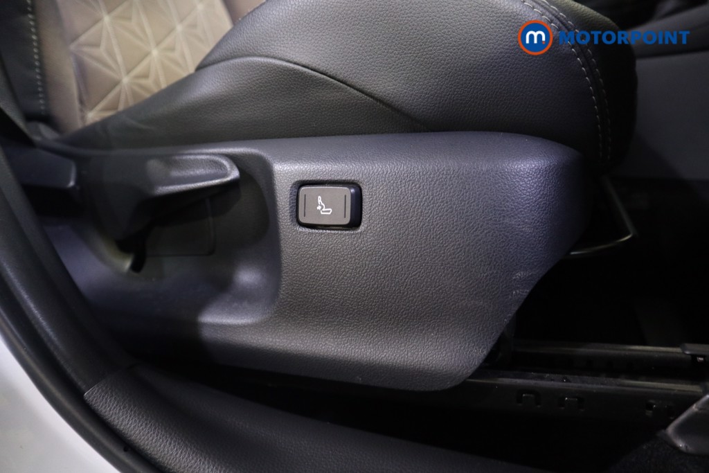 Toyota Yaris Cross Excel Automatic Petrol-Electric Hybrid Estate - Stock Number (1626734) - 16th supplementary image