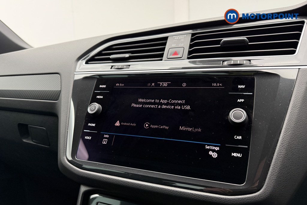 Volkswagen Tiguan R-Line Automatic Petrol SUV - Stock Number (1628583) - 13th supplementary image