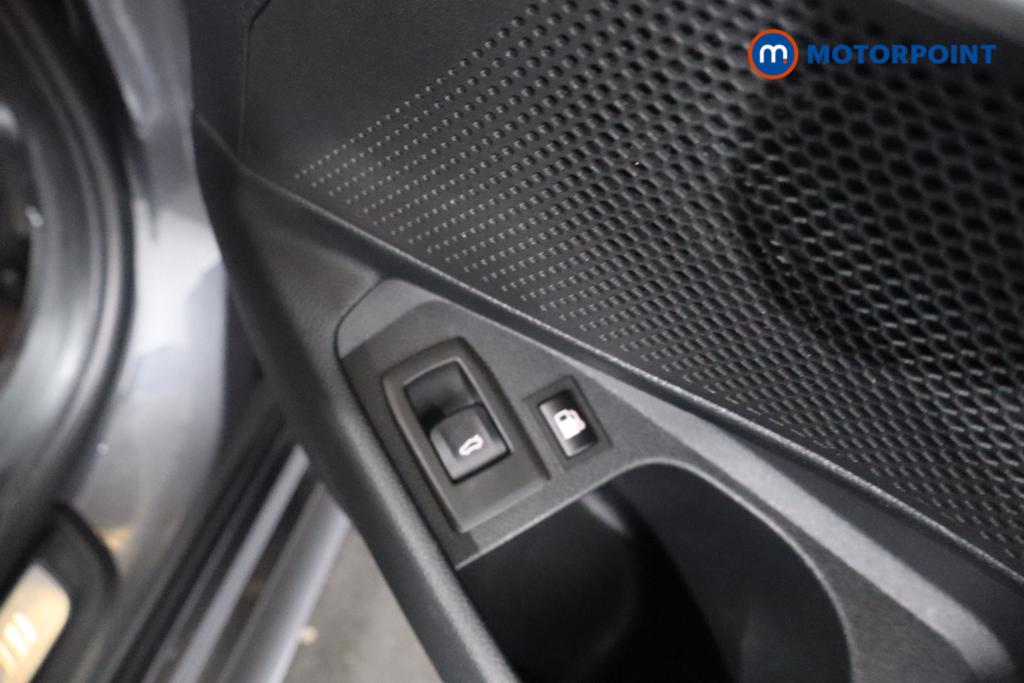 BMW 3 Series M Sport Automatic Petrol Plug-In Hybrid Estate - Stock Number (1612041) - 12th supplementary image