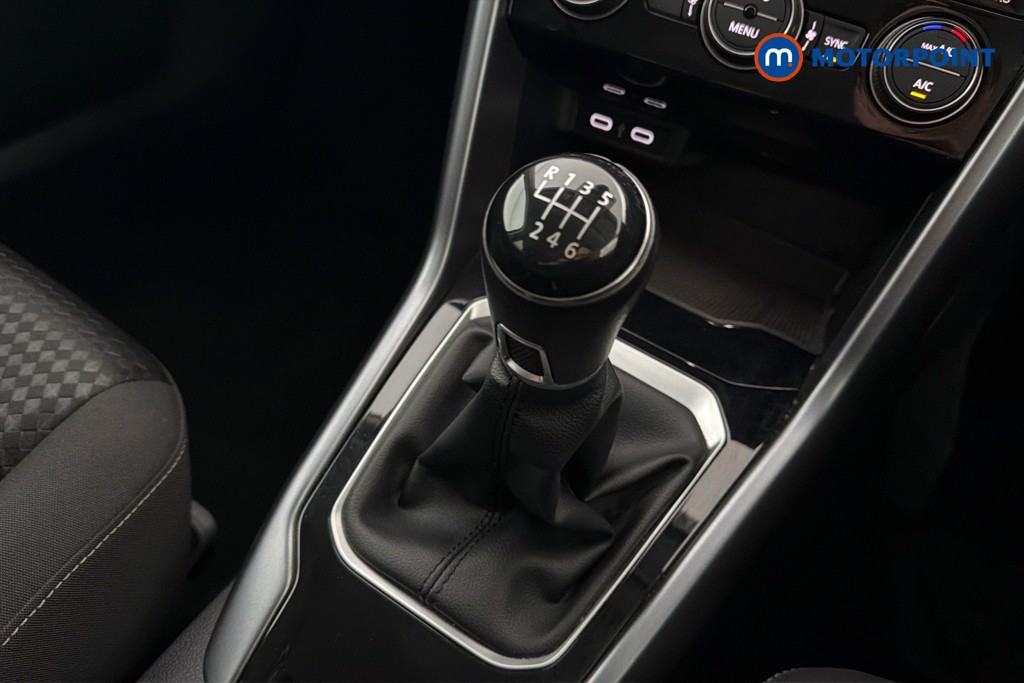 Volkswagen T-Roc Active Manual Petrol SUV - Stock Number (1616277) - 15th supplementary image