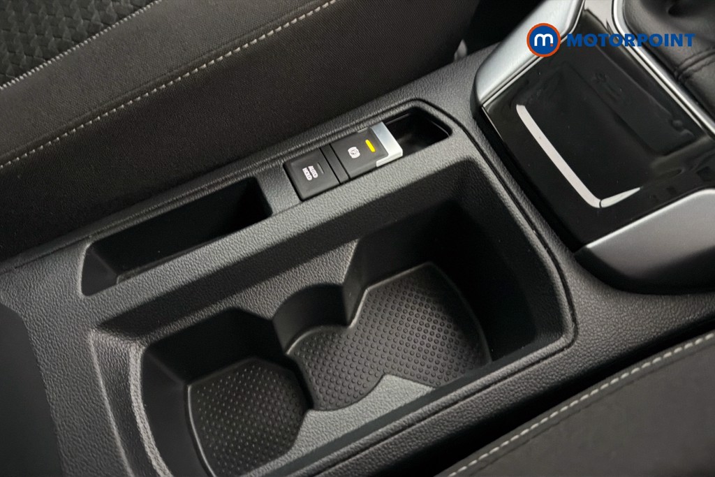 Volkswagen T-Roc Active Manual Petrol SUV - Stock Number (1616277) - 16th supplementary image