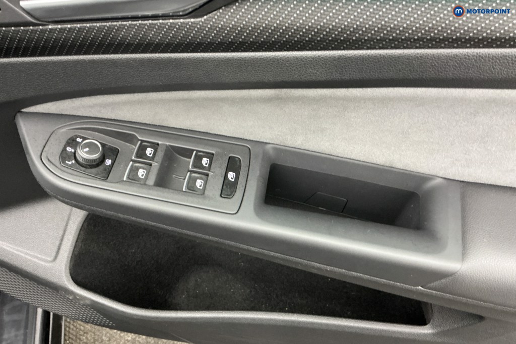Volkswagen Golf R-Line Automatic Petrol Hatchback - Stock Number (1617610) - 27th supplementary image