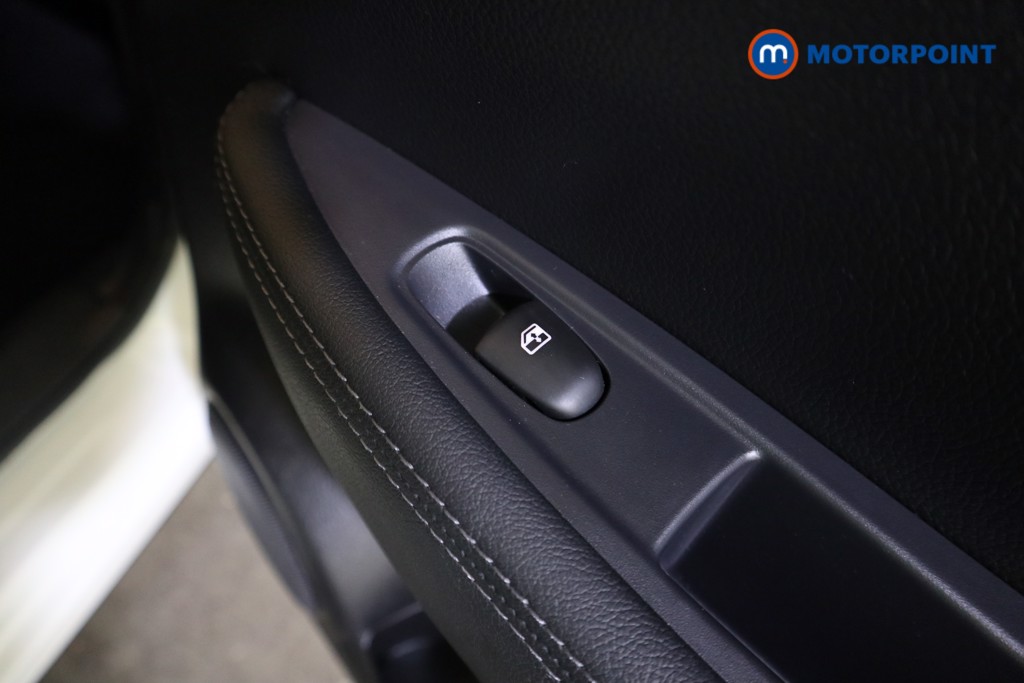 Nissan Qashqai N-Motion Manual Petrol SUV - Stock Number (1622370) - 22nd supplementary image