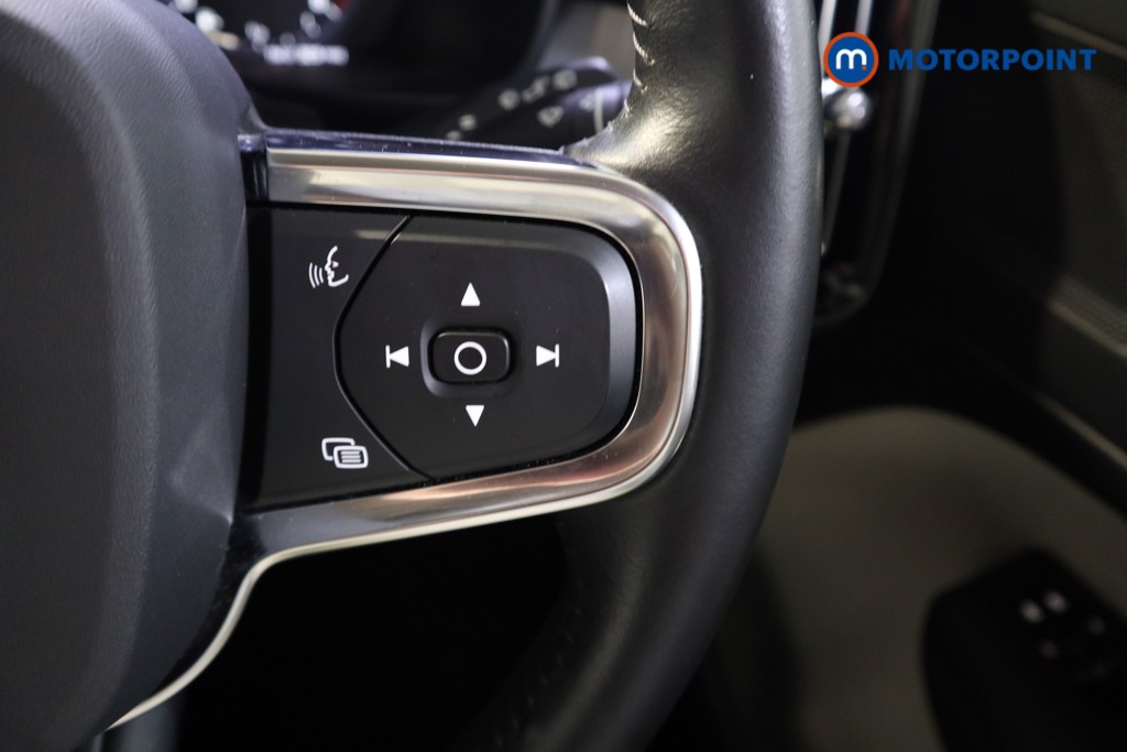 Volvo Xc40 Momentum Automatic Petrol SUV - Stock Number (1623215) - 4th supplementary image