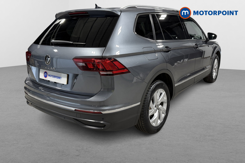 Volkswagen Tiguan Allspace Life Automatic Petrol SUV - Stock Number (1623451) - Drivers side rear corner