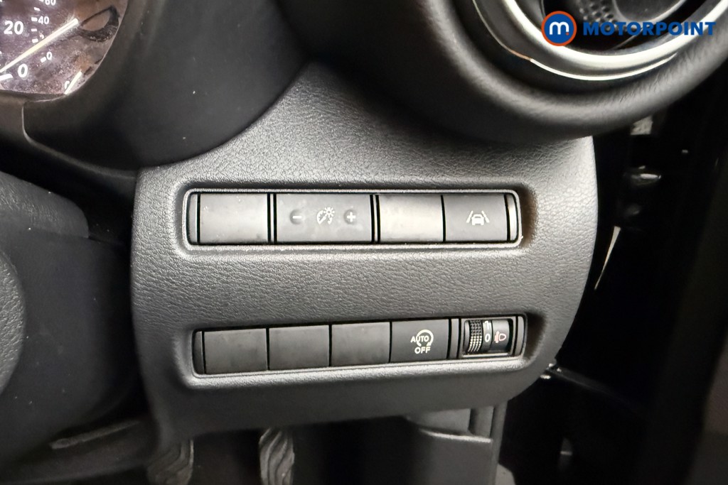 Nissan Juke N-Connecta Manual Petrol SUV - Stock Number (1623483) - 7th supplementary image