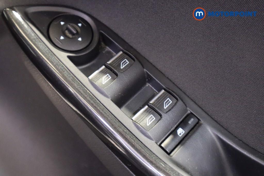 Ford Focus Titanium Manual Petrol Hatchback - Stock Number (1624418) - 13th supplementary image