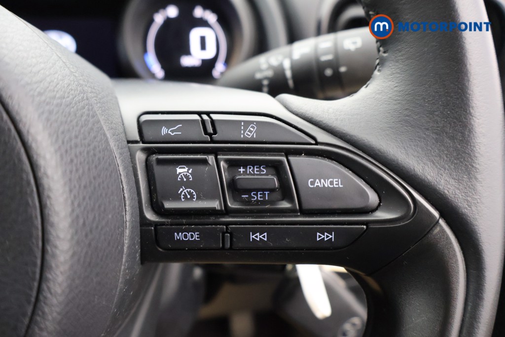 Toyota Yaris Design Automatic Petrol-Electric Hybrid Hatchback - Stock Number (1624665) - 8th supplementary image