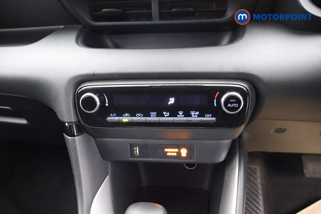 Toyota Yaris Design Automatic Petrol-Electric Hybrid Hatchback - Stock Number (1624665) - 12th supplementary image