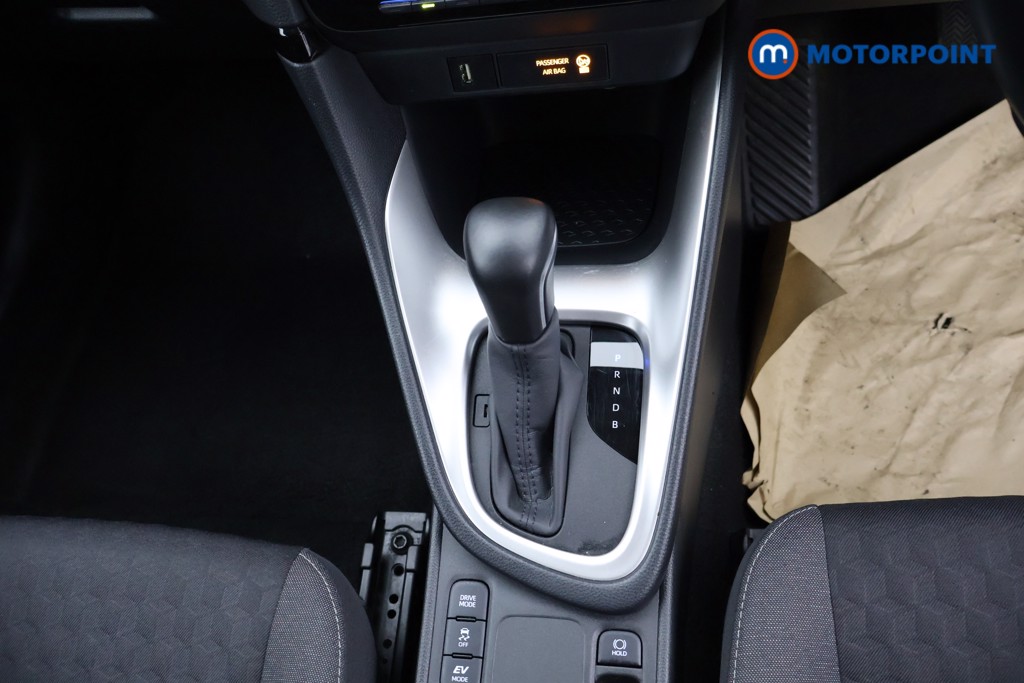 Toyota Yaris Design Automatic Petrol-Electric Hybrid Hatchback - Stock Number (1624665) - 13th supplementary image