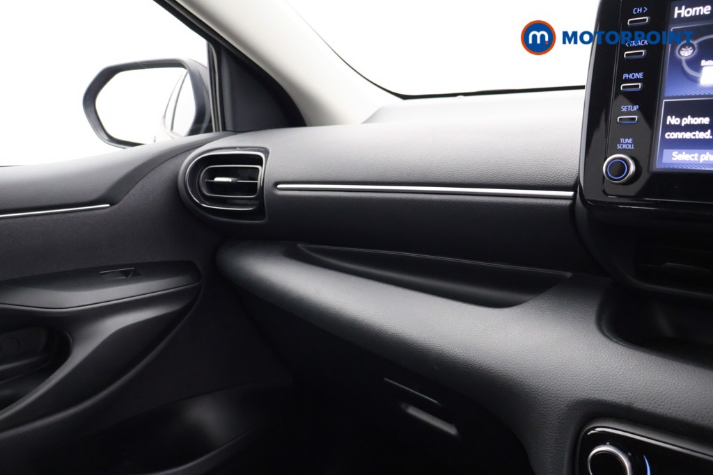 Toyota Yaris Design Automatic Petrol-Electric Hybrid Hatchback - Stock Number (1624665) - 14th supplementary image