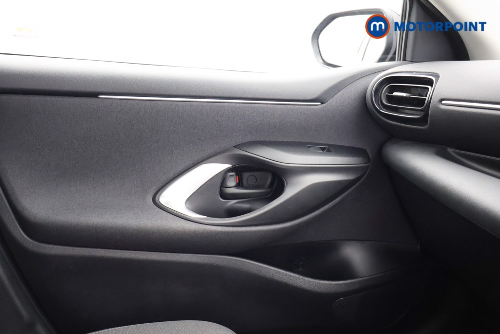 Toyota Yaris Design Automatic Petrol-Electric Hybrid Hatchback - Stock Number (1624665) - 15th supplementary image