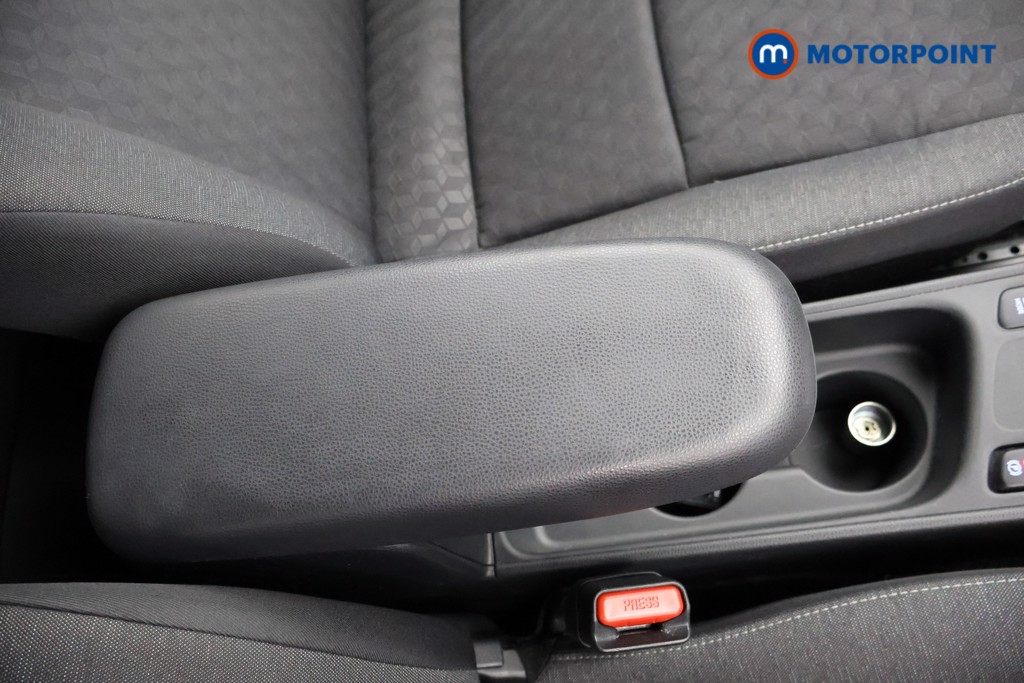 Toyota Yaris Design Automatic Petrol-Electric Hybrid Hatchback - Stock Number (1624665) - 16th supplementary image