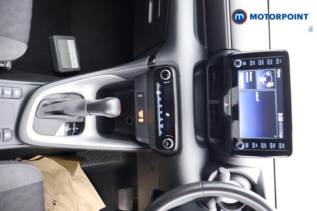 Toyota Yaris Design Automatic Petrol-Electric Hybrid Hatchback - Stock Number (1624665) - 17th supplementary image