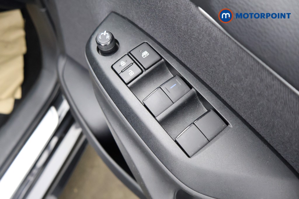 Toyota Yaris Design Automatic Petrol-Electric Hybrid Hatchback - Stock Number (1624665) - 18th supplementary image