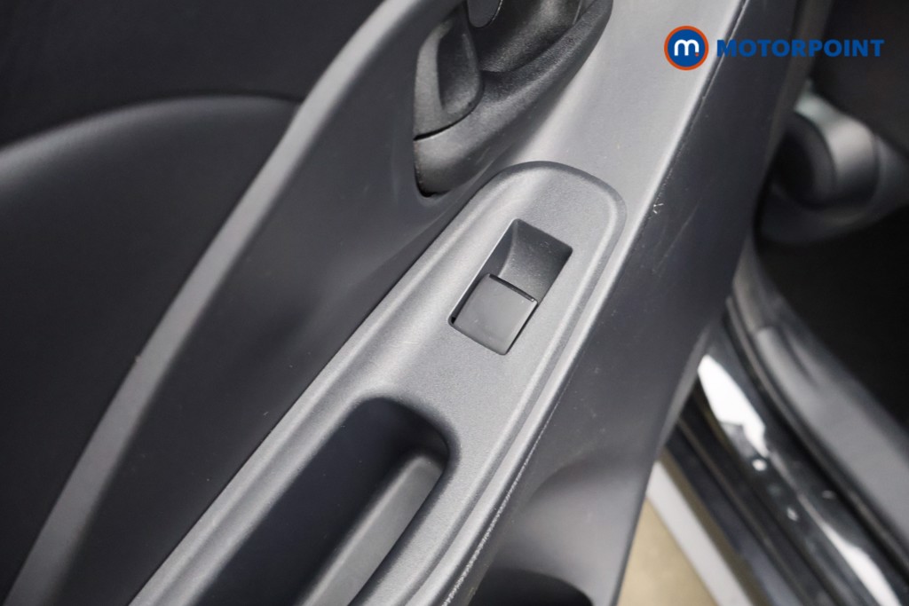 Toyota Yaris Design Automatic Petrol-Electric Hybrid Hatchback - Stock Number (1624665) - 27th supplementary image