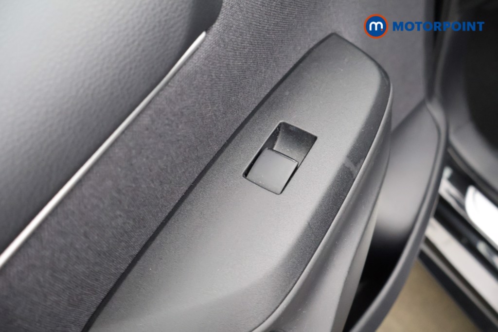 Toyota Yaris Design Automatic Petrol-Electric Hybrid Hatchback - Stock Number (1624665) - 29th supplementary image