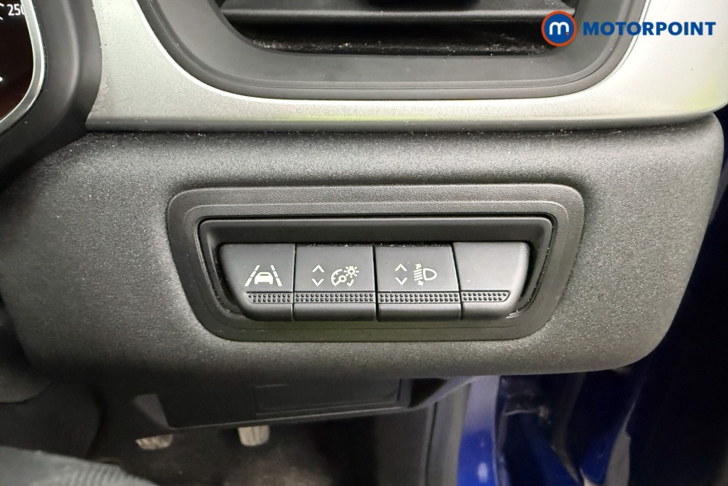 Renault Captur Iconic Manual Petrol SUV - Stock Number (1624716) - 8th supplementary image