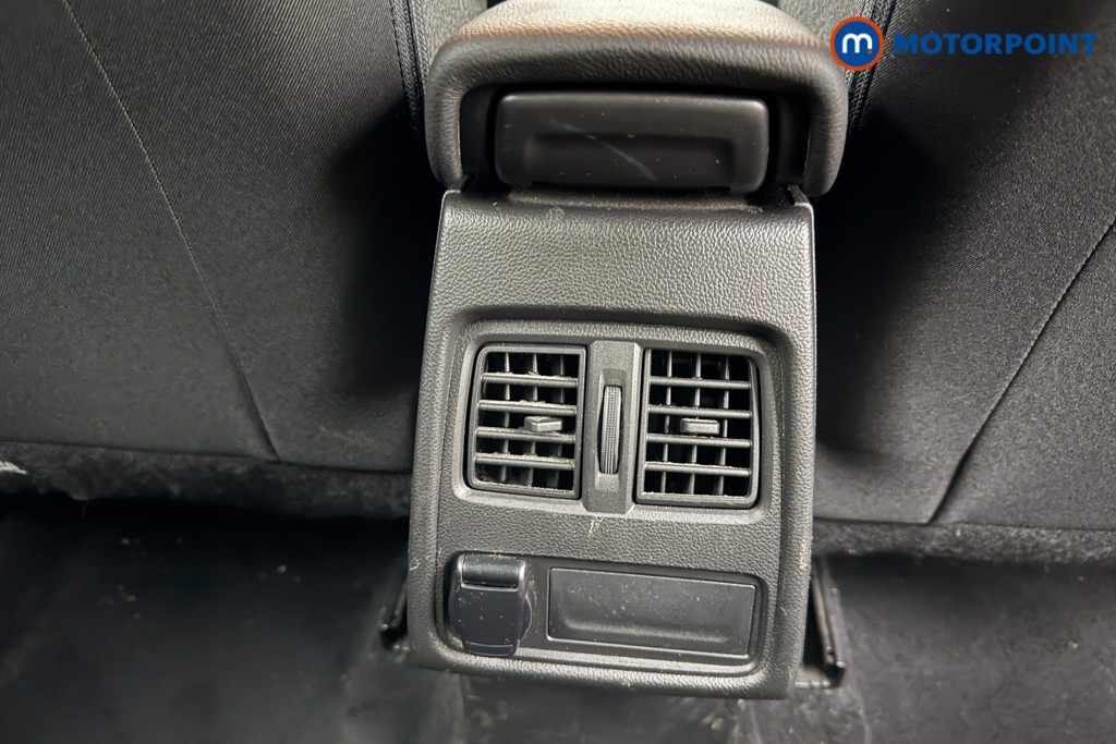 Renault Captur Iconic Manual Petrol SUV - Stock Number (1624716) - 23rd supplementary image