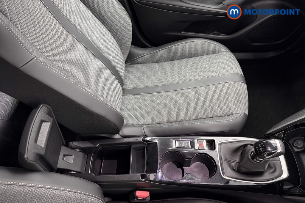 Peugeot 2008 Allure Manual Petrol SUV - Stock Number (1624935) - 16th supplementary image