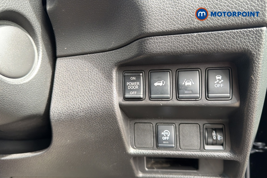 Nissan X-Trail N-Connecta Manual Diesel SUV - Stock Number (1625263) - 11th supplementary image