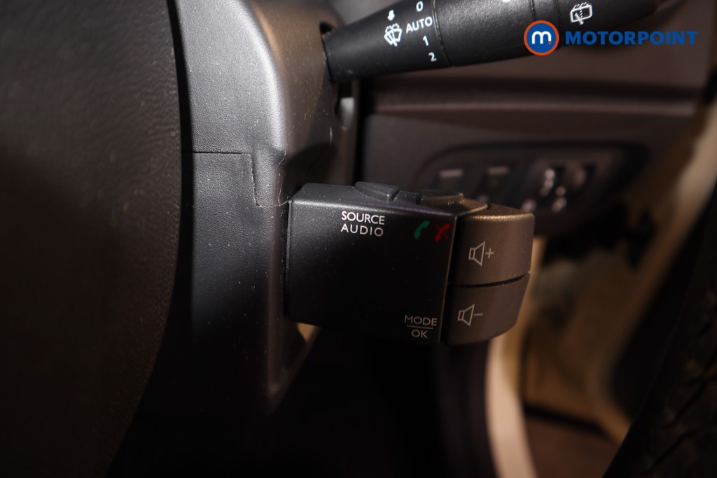 Renault Captur Iconic Manual Petrol SUV - Stock Number (1625502) - 12th supplementary image