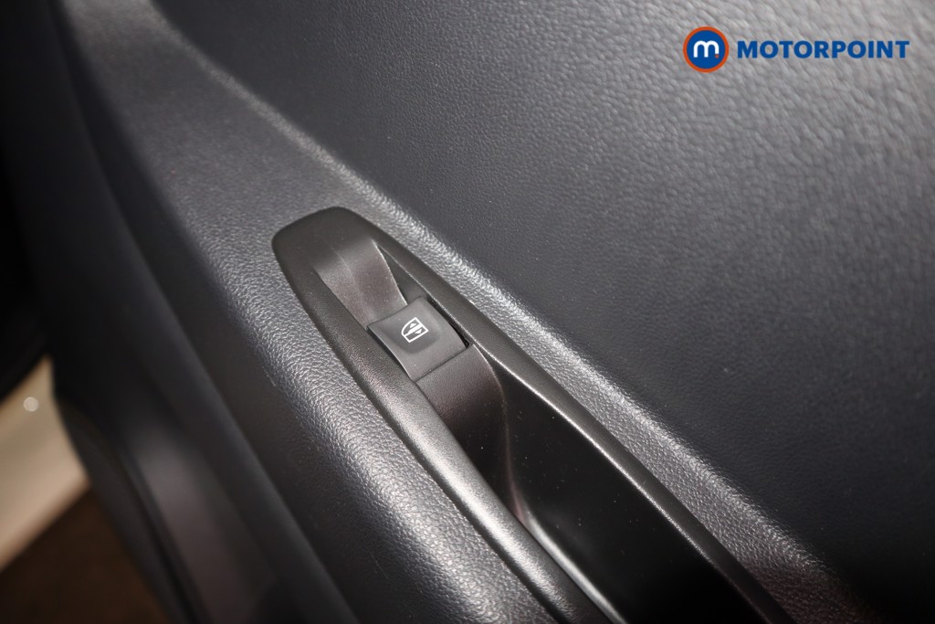 Renault Captur Iconic Manual Petrol SUV - Stock Number (1625502) - 18th supplementary image