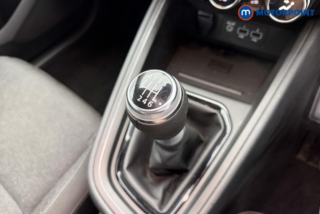 Renault Clio Evolution Manual Petrol Hatchback - Stock Number (1626610) - 9th supplementary image
