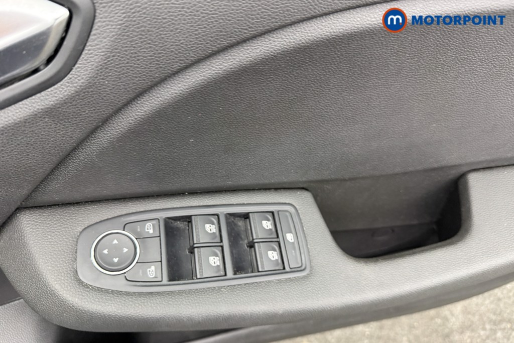 Renault Clio Evolution Manual Petrol Hatchback - Stock Number (1626610) - 12th supplementary image