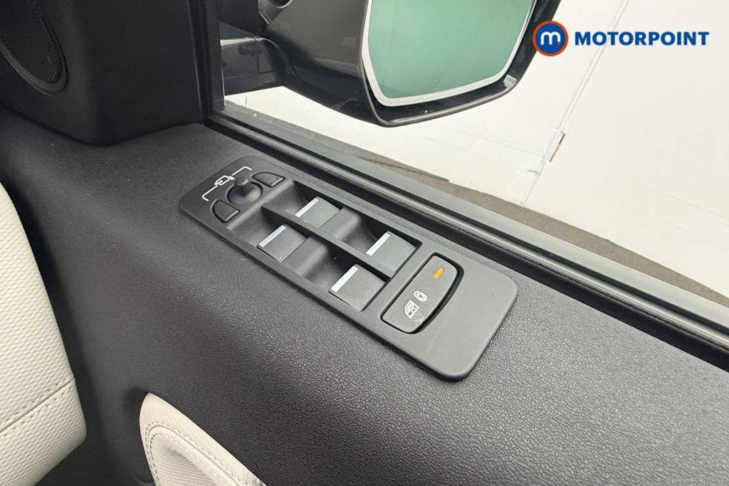 Land Rover Discovery Sport Urban Edition Automatic Petrol Plug-In Hybrid SUV - Stock Number (1629071) - 16th supplementary image