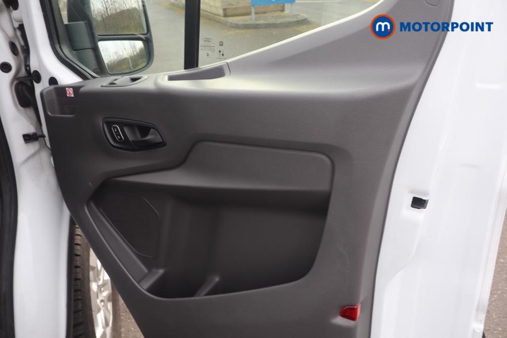 Ford Transit Limited Automatic Diesel Medium Roof Van - Stock Number (1611413) - 11th supplementary image