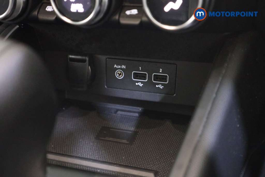 Renault Clio Evolution Automatic Petrol-Electric Hybrid Hatchback - Stock Number (1620762) - 9th supplementary image