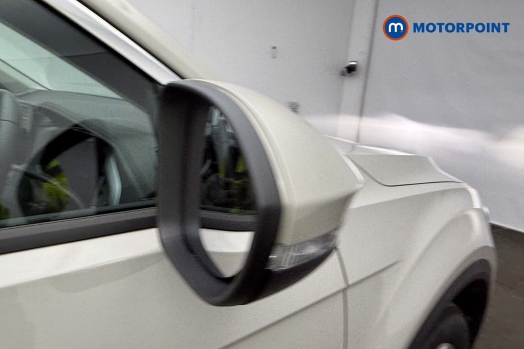 Volkswagen T-Roc Life Manual Petrol SUV - Stock Number (1622874) - 34th supplementary image