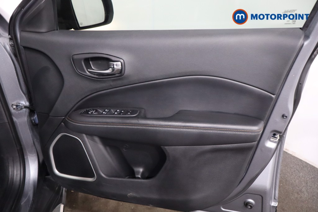 Jeep Compass Longitude Manual Petrol SUV - Stock Number (1623497) - 24th supplementary image