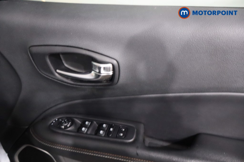 Jeep Compass Longitude Manual Petrol SUV - Stock Number (1623497) - 25th supplementary image