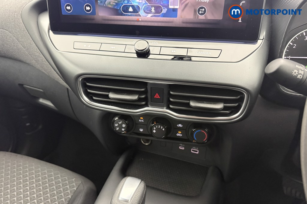 Nissan Juke Acenta Premium Automatic Petrol SUV - Stock Number (1625457) - 4th supplementary image