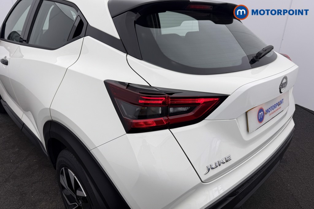Nissan Juke Acenta Premium Automatic Petrol SUV - Stock Number (1625457) - 20th supplementary image
