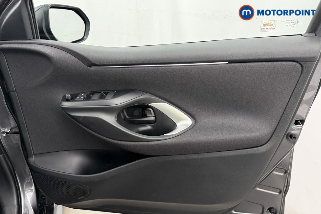 Toyota Yaris Icon Automatic Petrol-Electric Hybrid Hatchback - Stock Number (1625586) - 17th supplementary image