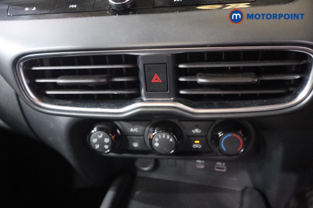 Nissan Juke Acenta Premium Manual Petrol SUV - Stock Number (1626604) - 17th supplementary image